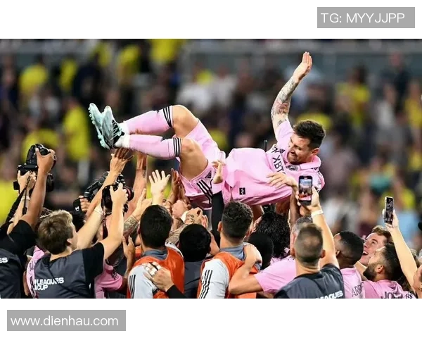 足球明星头部互换创意大比拼趣味图片展示与球迷互动活动